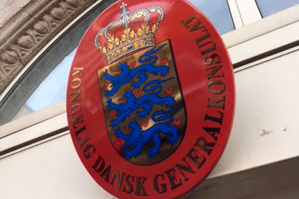 Foto-kalender_kgl_dansk_generalkonsulat_våbenskjold.jpg